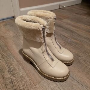 Chic Cream Shearling-Lined Winter Boots